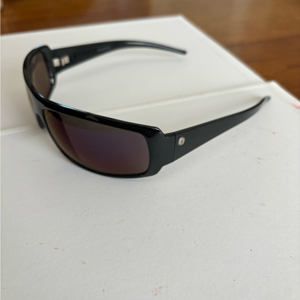 Black Sunglasses - Picture 2 of 5